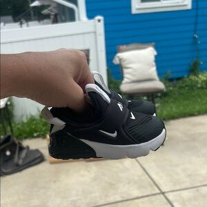 Black Nikes 6c